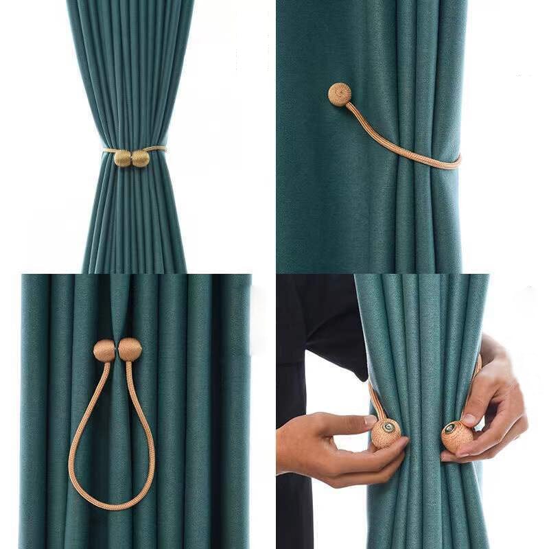 Curtain straps with magnetic curtain buckle